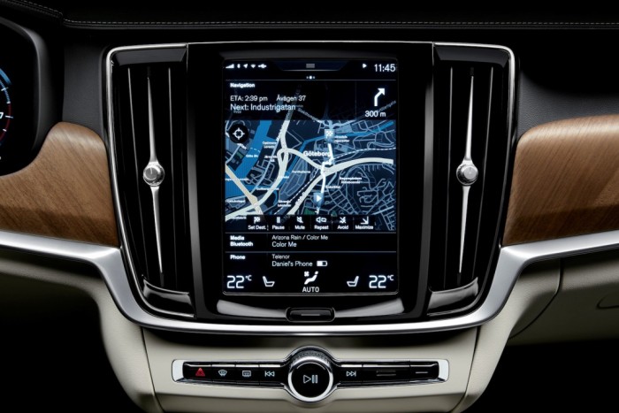 170102_Interior_centre_display_and_air_blades_Volvo_S90-1080x720