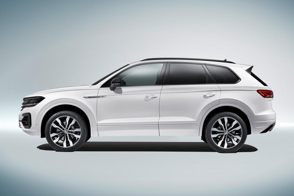 new-touareg-r-line-white-18