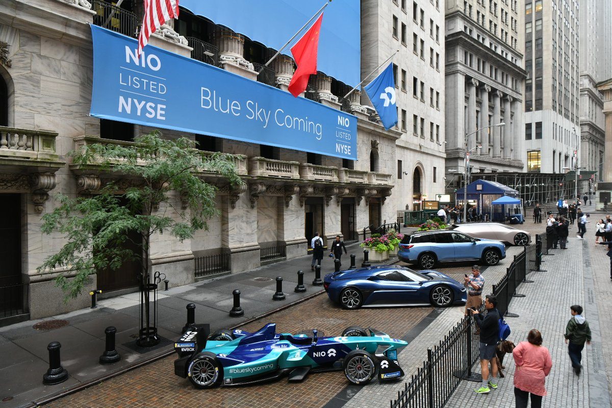 Nio-cars-at-NYSE-IPO