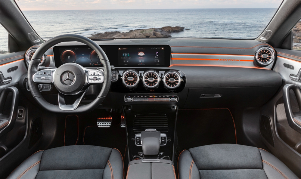 Mercedes-Benz CLA, Edition Orange Art, AMG Line, kosmosschwarz. Mercedes-Benz CLA, Edition Orange Art, AMG Line, cosmos black.